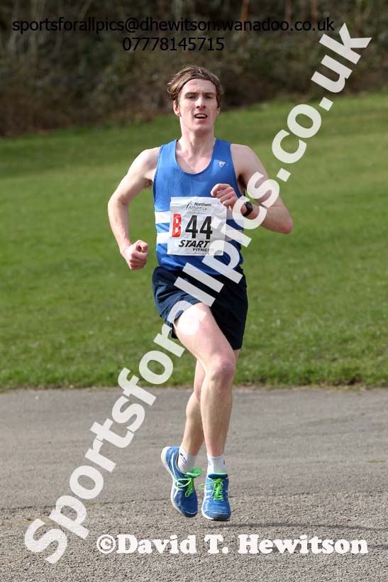 Ross Floyd (Morpeth) on the 2nd leg of the senior mens 12 stage relay, 2014 Northern 12 and 6 Stage Relays, Heaton Park Manchester. Photo: David T. Hewitson/Sports for All Pics